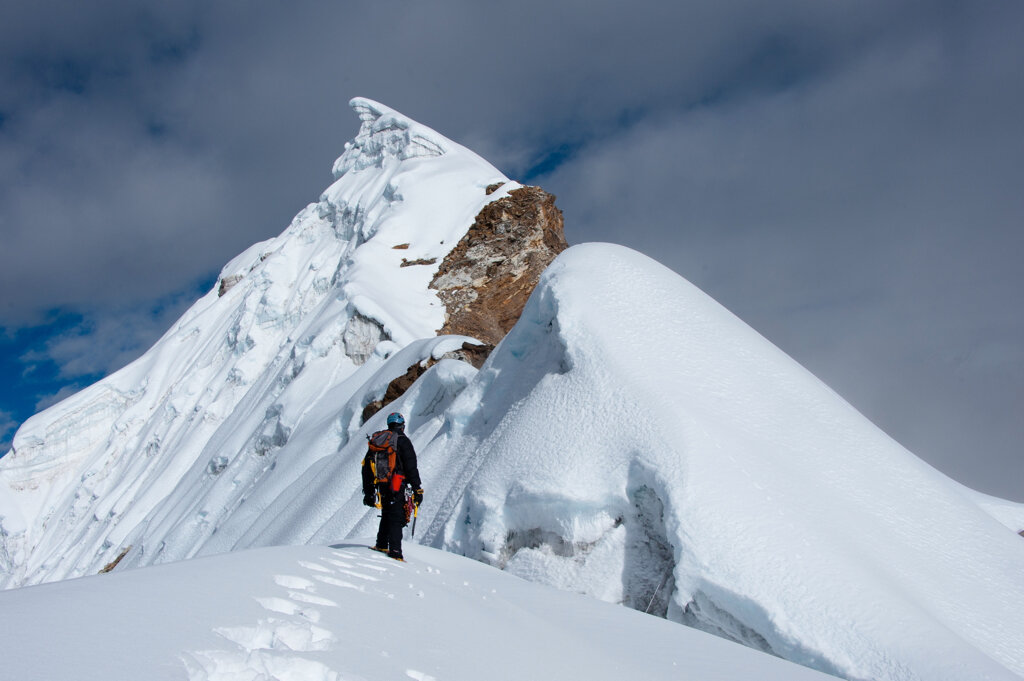 Top Tips for Successfully Summiting Island Peak, Mera Peak, and Lobuche Peak