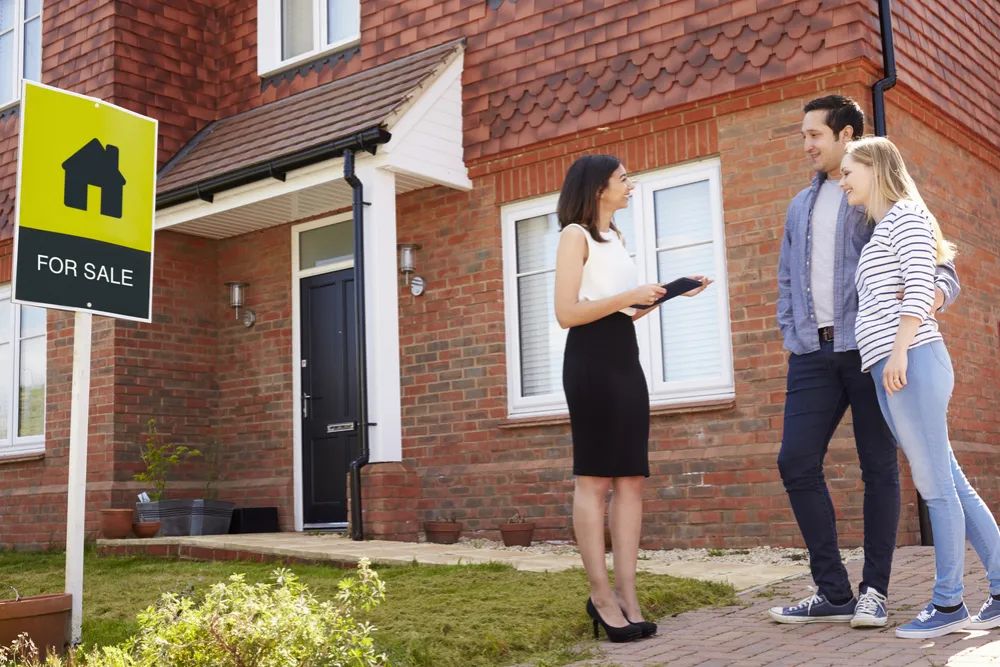 How Can Surveyors in London Help With Commercial Lease Disputes?